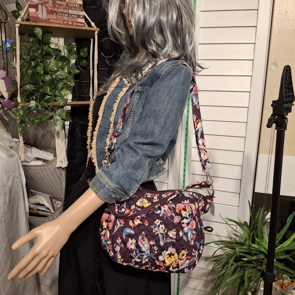 Vera Bradley Med Sized Floral Quilted Bag - Purple Like New - Picture 2 of 12